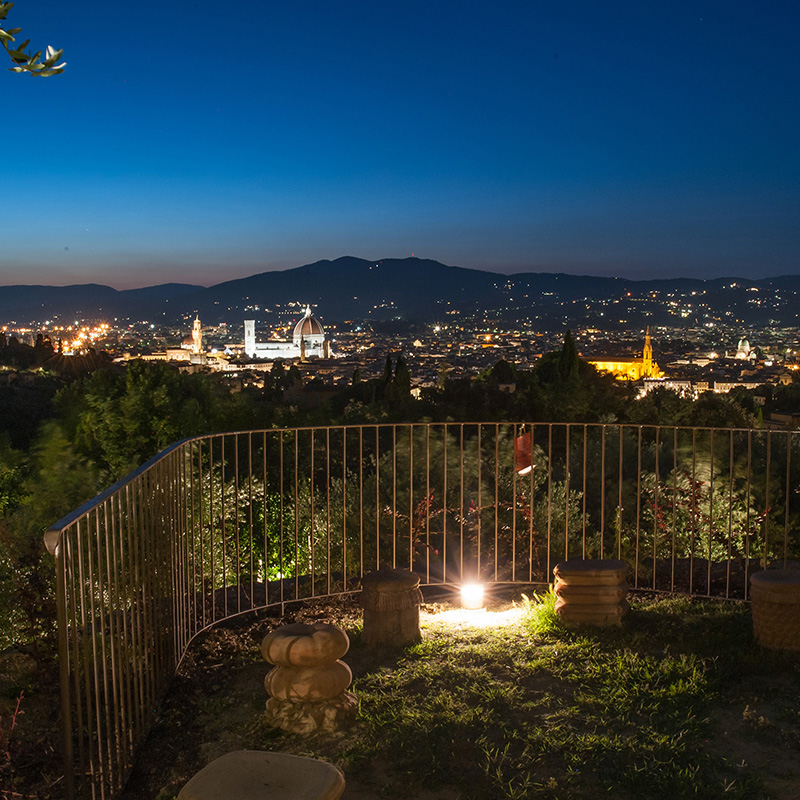 ingresso_giardino_notturno_800_01